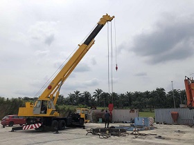 马来西亚吉隆坡20吨汽车吊安装